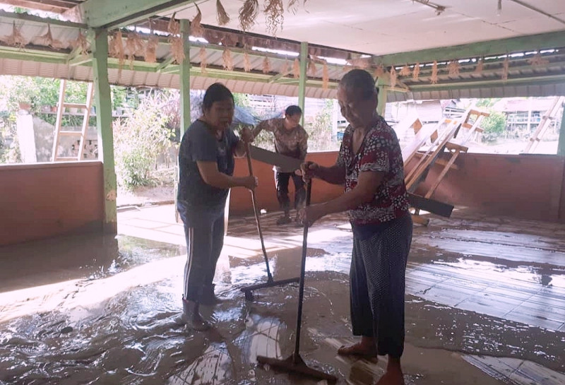 Sarawak’s elected reps should lend manpower to help flood victims: activist