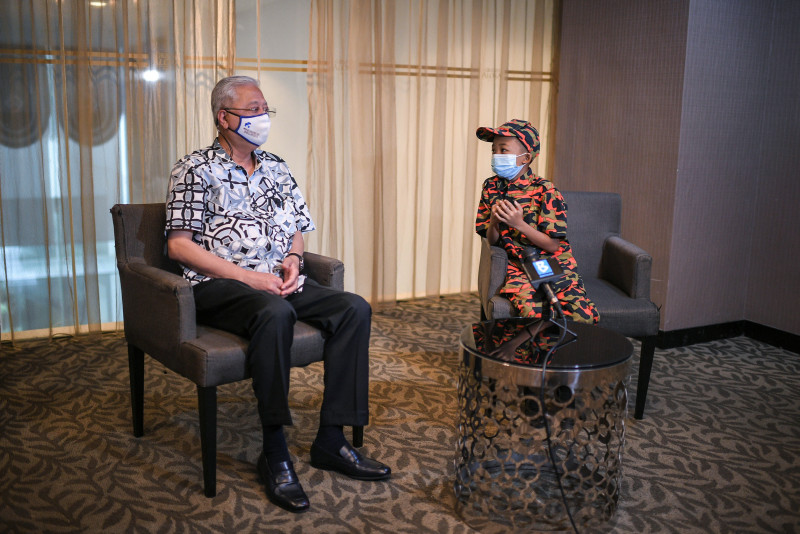 Young reporter Haziq finally interviews PM Ismail Sabri