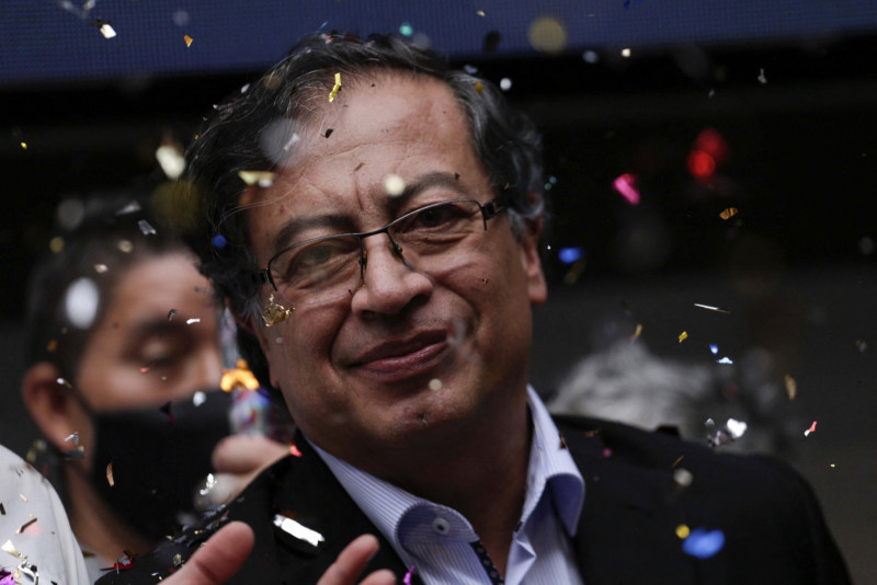 Colombia’s presidential favourite apologises for drunken speech