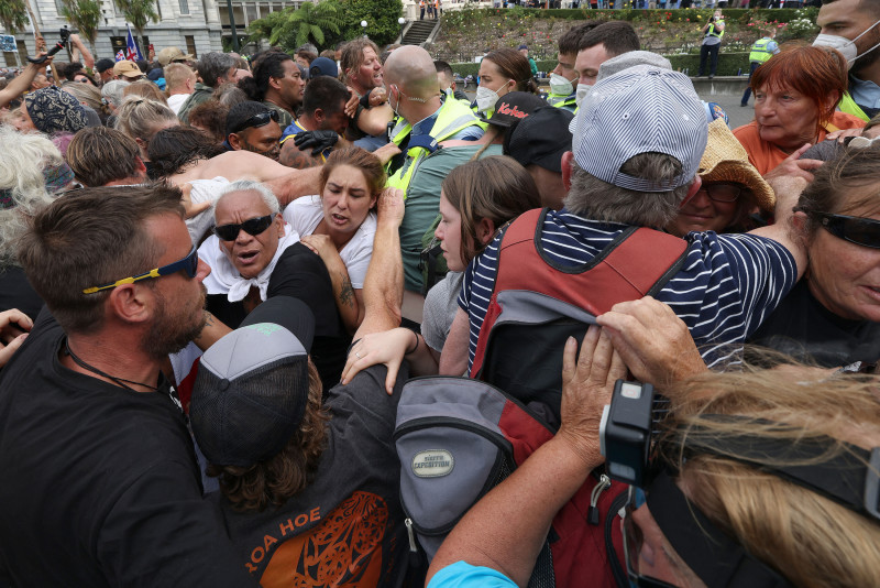 New Zealand police clash with Covid-19 protesters at Parliament