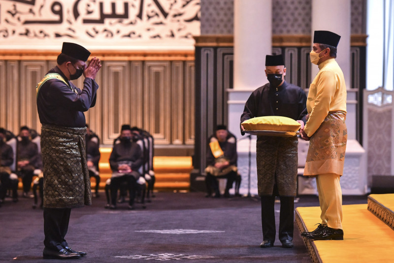 Azizulhasni, Zuki Ali conferred state awards by Terengganu sultan