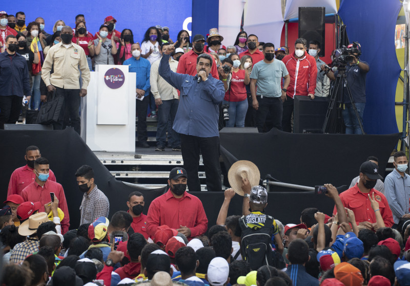 Thousands march in support of Venezuela government