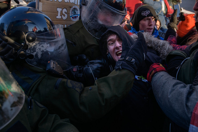 Police move to clear last demonstrators in Canada’s trucker-led protests