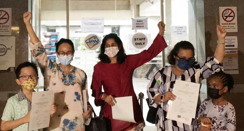 After long wait, three M’sian mums get citizenship certs for their overseas-born kids