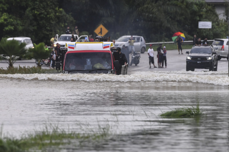 Floods worsen in Kelantan and Terengganu