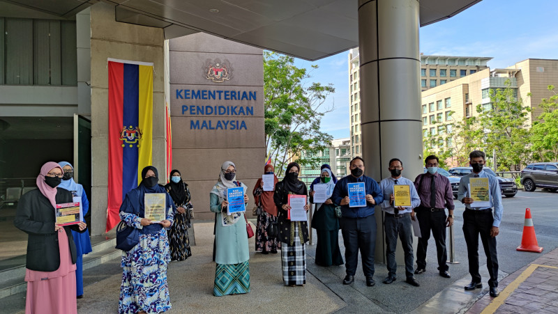 System to recruit teachers in one-off scheme ambiguous, dishonest: education grads