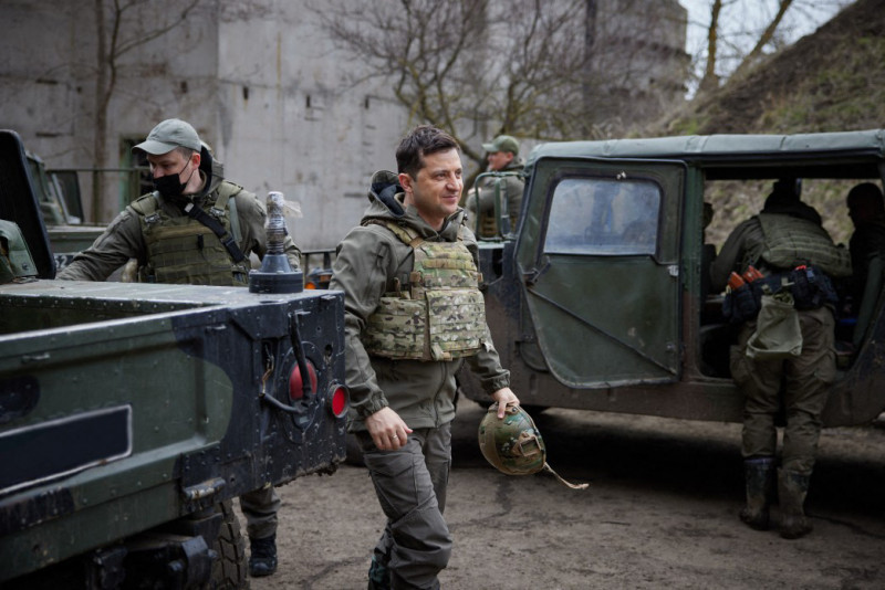 US steps up aid to Ukraine as pressure builds to halt Russia
