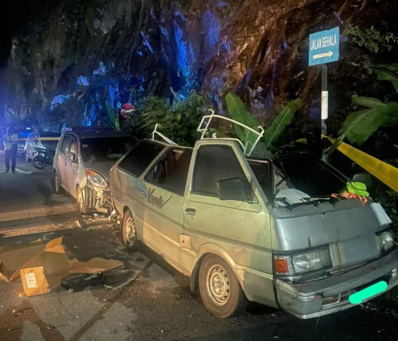 Eight parked vehicles in Pandan Indah damaged by falling boulders