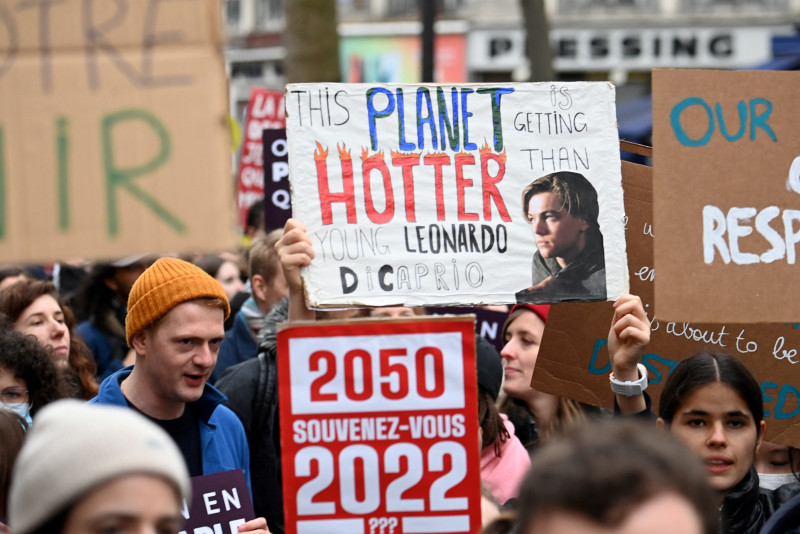 Look up: tens of thousands march in France for climate crisis