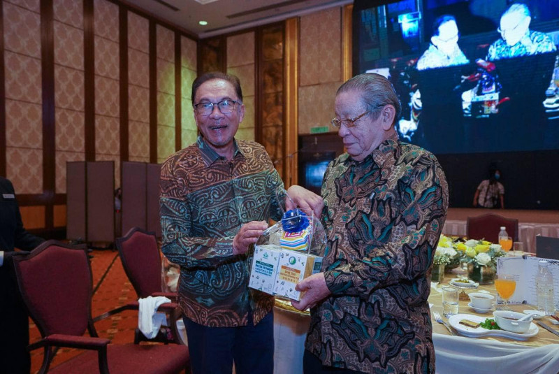Malays owe Kit Siang for his lessons on their rights: Anwar