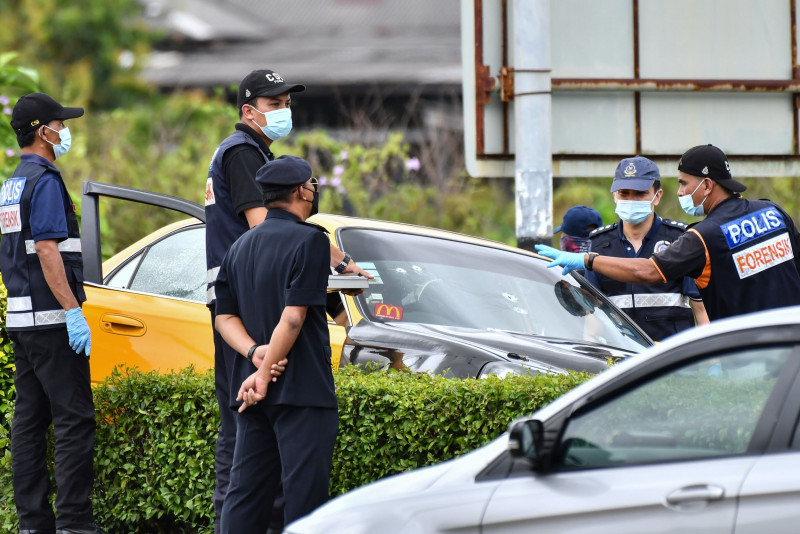 Terengganu police kill two men in shootout