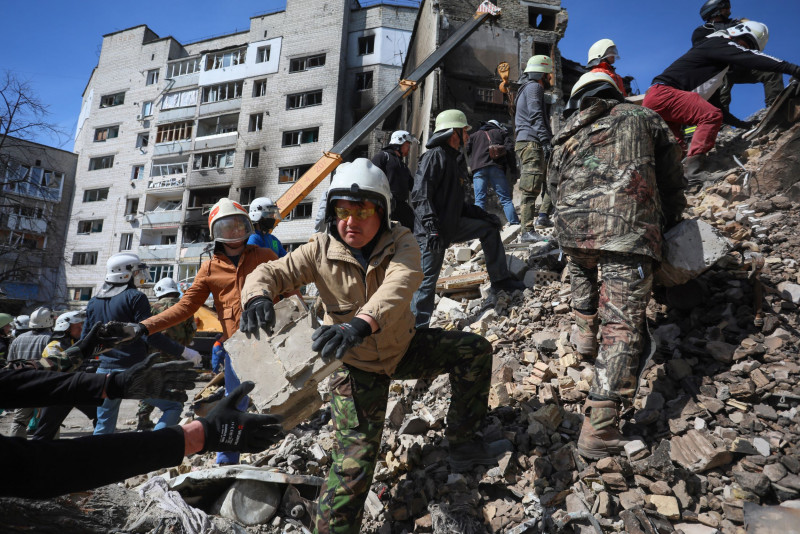Civilians flee east Ukraine, warnings of ‘horrific’ abuses