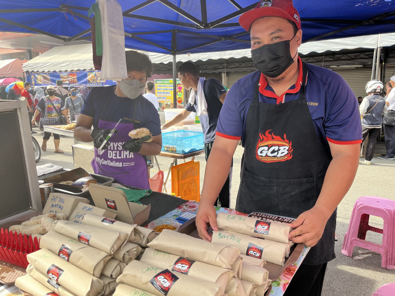 Penang Ramadan bazaar vendors catch a break as restrictions lift