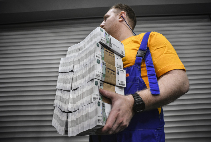 Russia’s ruble stages rebound despite Western sanctions