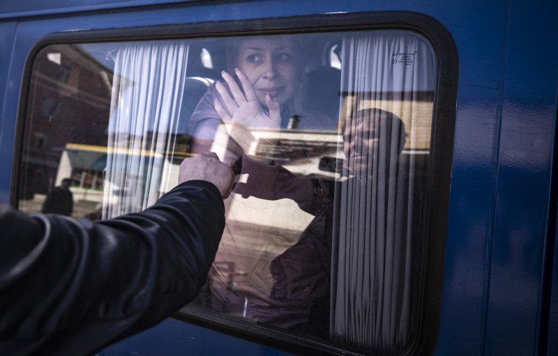 Civilians flee east Ukraine as Kyiv readies for ‘big battles’