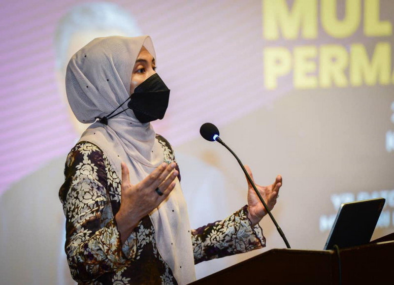 Nurul Izzah steers clear of PKR election