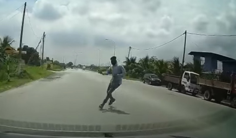 Scam involving pedestrian throwing himself onto moving car isolated incident: cops