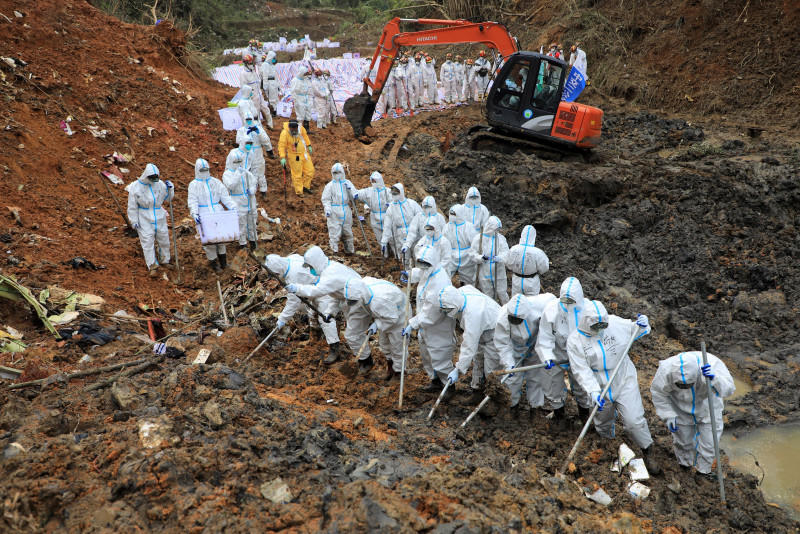 China reinforces tight control over plane crash mystery