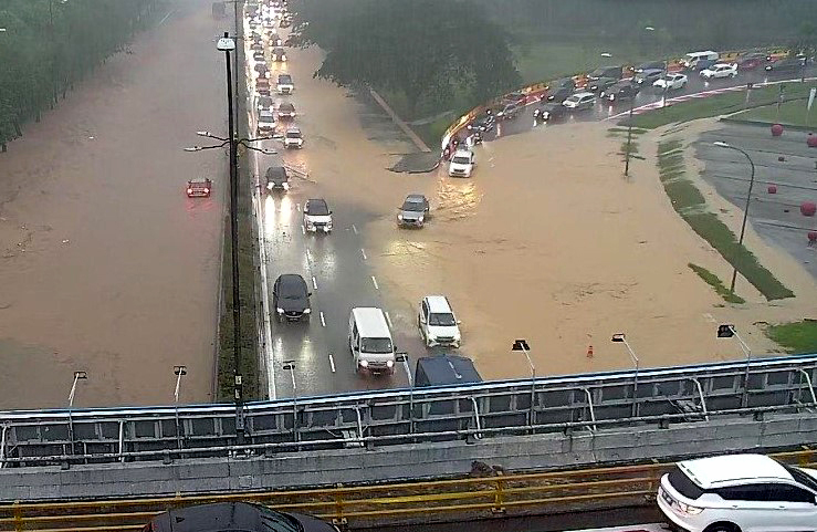 [UPDATED] KL flash floods fully receded after 30 min: Bomba