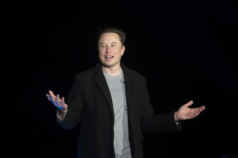 Musk seeks to soothe critics with Twitter content panel