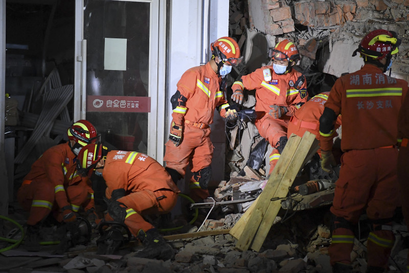 Ninth survivor rescued from collapsed China building