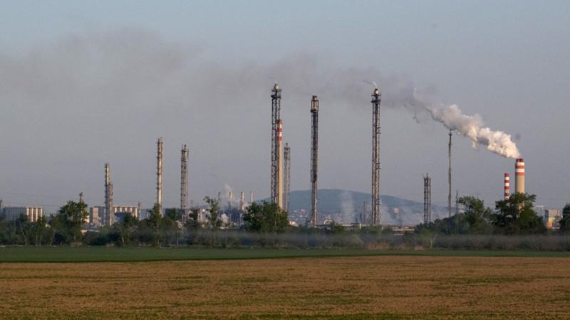 Russia may cut oil output following price cap