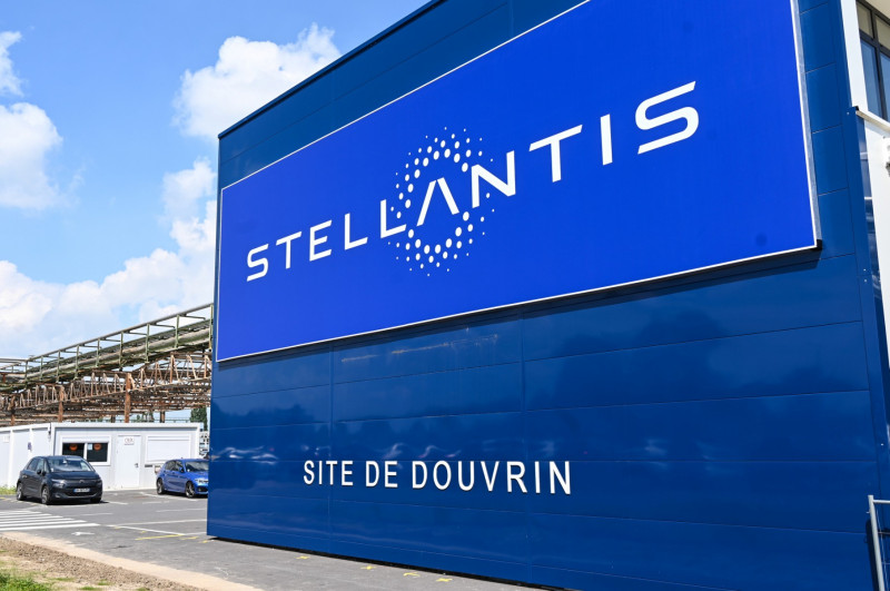 Stellantis to buy Mercedes and BMW car-sharing venture