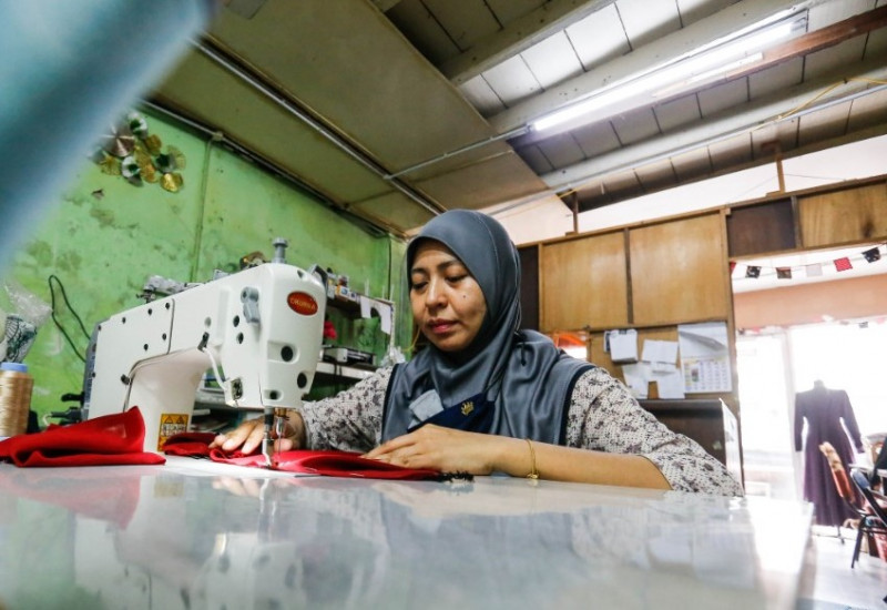 Fashion boutiques sew up profits as Raya business booms again