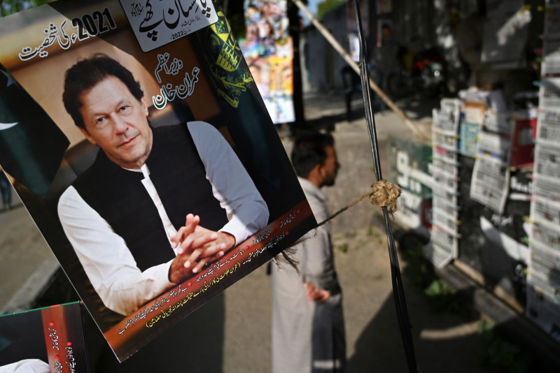 Pakistan lawmakers clash as PM no-confidence debate begins