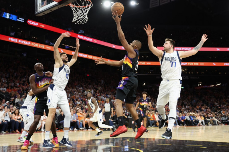 Paul shines for Suns in win over Mavs, Heat burn Sixers again
