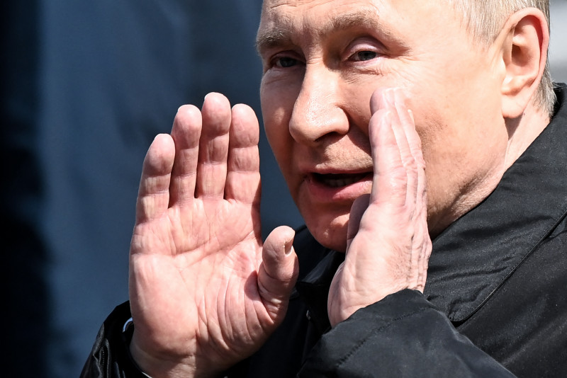 Putin makes surprise visit to Mariupol in occupied Ukraine