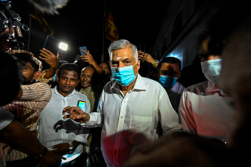 Sri Lanka’s new PM struggles to form unity government