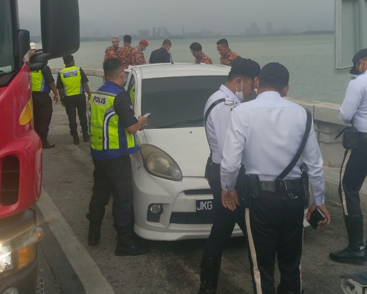 Rescuers search for man who jumped off Penang Bridge