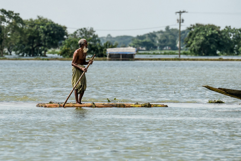 Bangladesh floods recede but millions still marooned