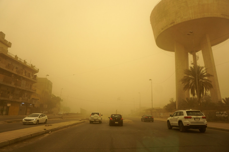 Iraqi airports, public buildings closed following sandstorm