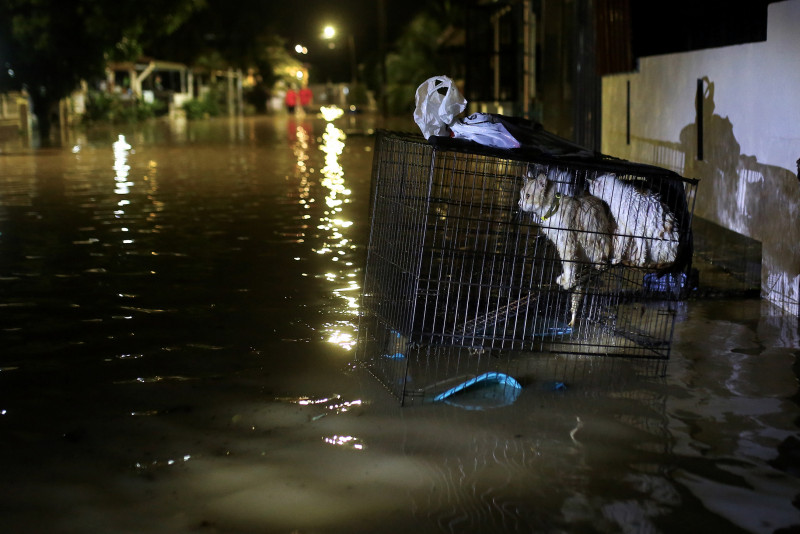 Flash floods strike several areas in Seremban