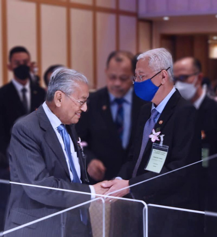 Ismail Sabri, Dr Mahathir meet in Tokyo