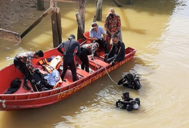 Speeding car plunges into Sg Rajang, driver missing