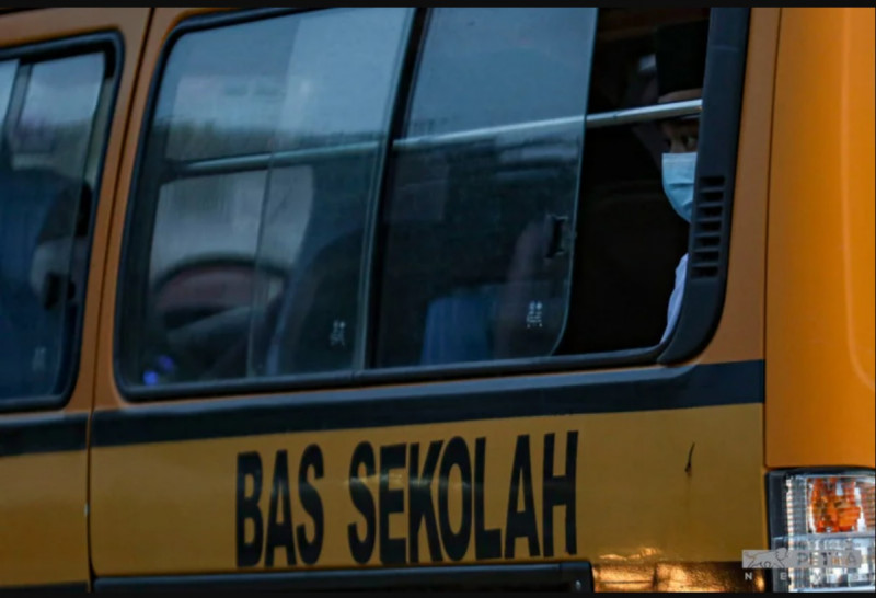 'Hi uncle pig' - School bus driver insulted by message from female student