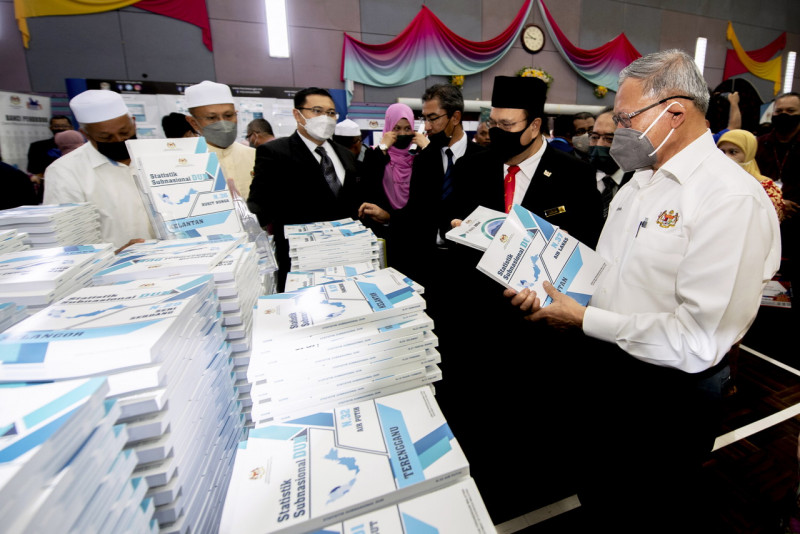 EPU to implement economic plans for ageing nation: Mustapa Mohamed