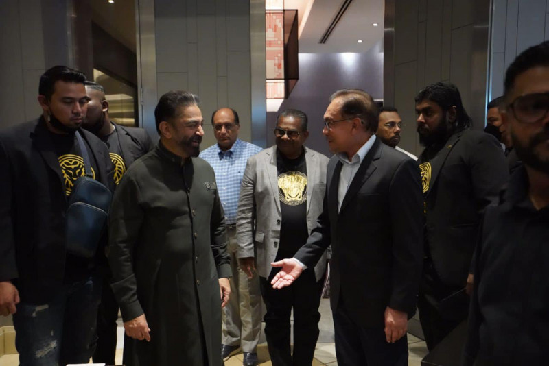 Indian film star Kamal Haasan dines with Anwar Ibrahim