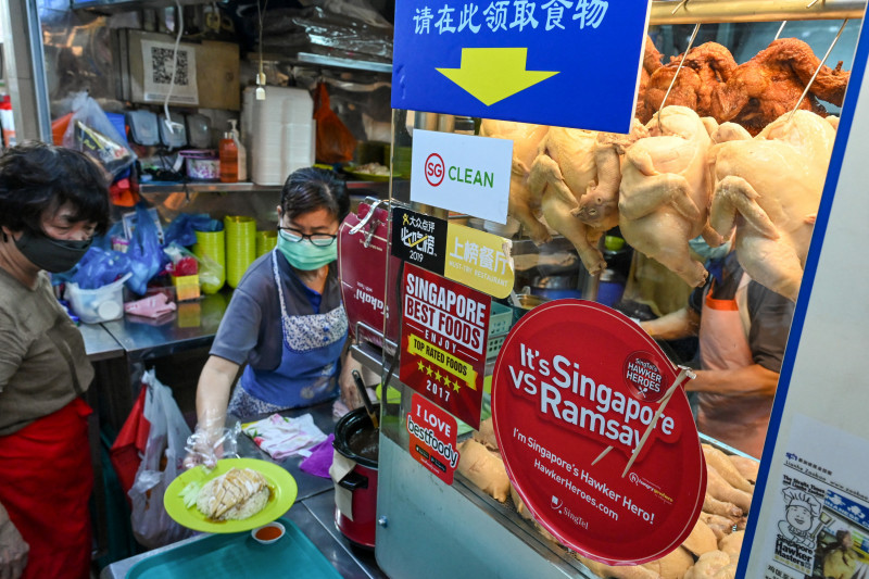 S’poreans endure long lines for chicken dishes ahead of M’sia export ban