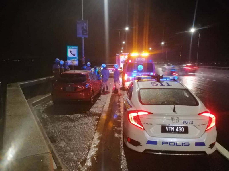 Rescuers comb Penang Bridge for missing man after car found