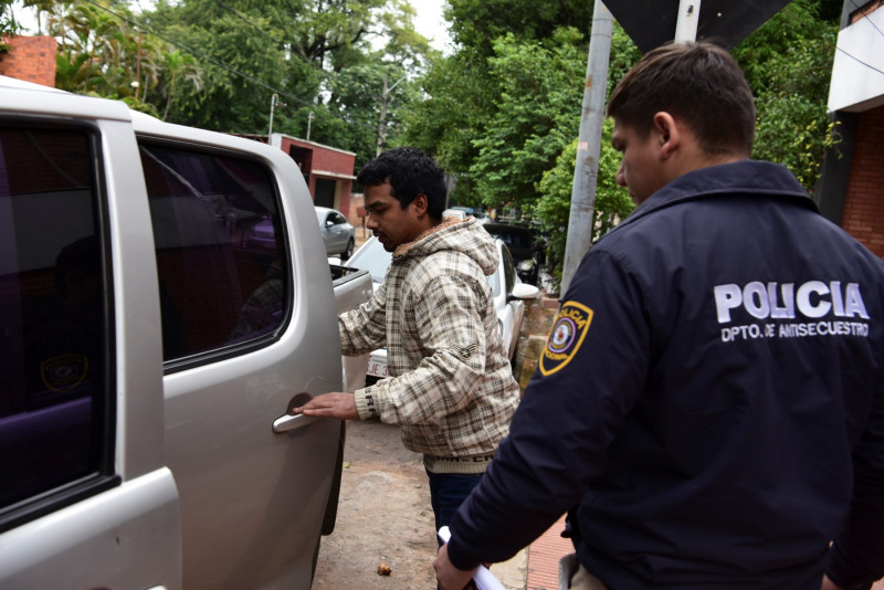 Paraguay cops quiz truck owner in case of missing German girls