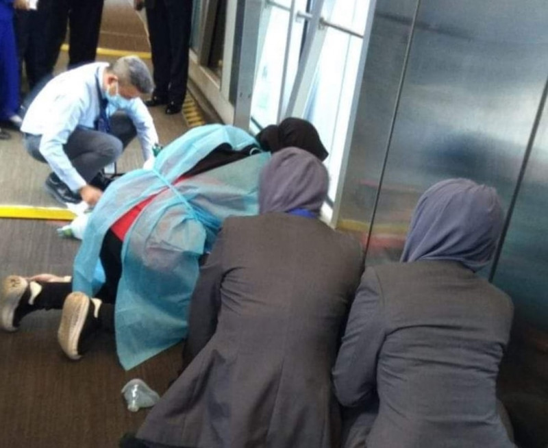 [UPDATED] Woman returning from umrah dies after exiting plane in KLIA