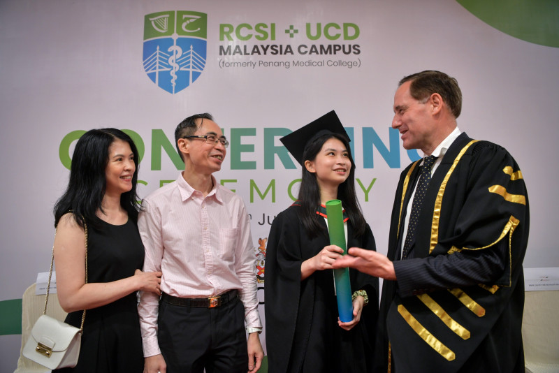 Penang-born woman bags RUMC’s top student award