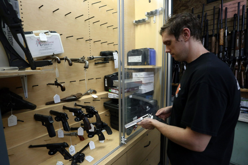 US tightens rules on converting pistols to long guns