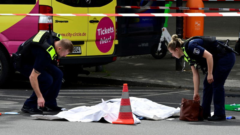 One dead, eight injured as car ploughs into crowd in Berlin