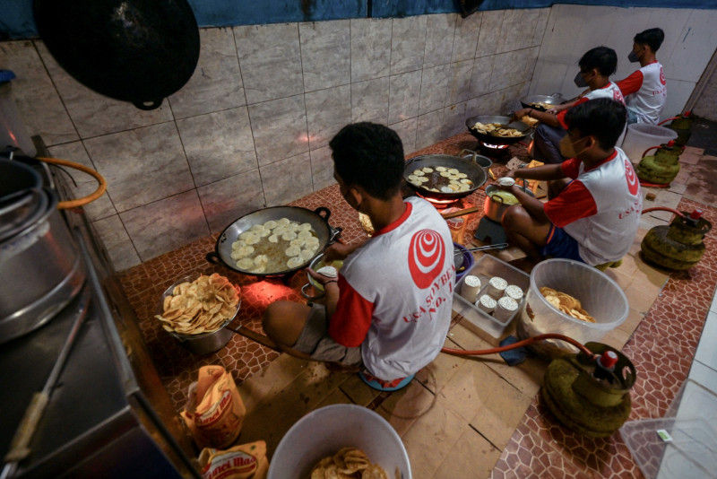 Out of the frying pan: Indonesians pay price of cooking oil crisis