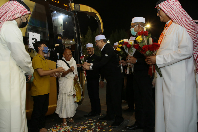 TH prepared for possibility of Covid-19 spread among pilgrims, staff
